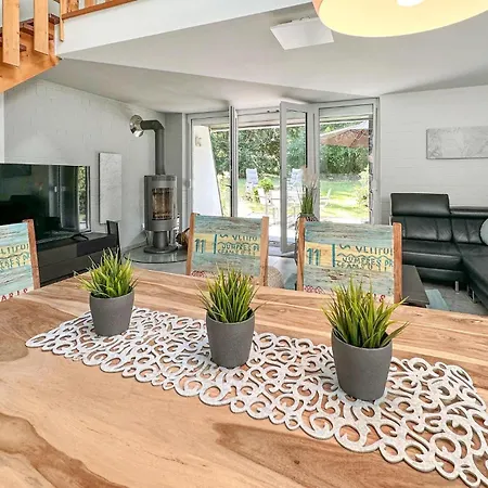 2 Bedroom Stunning In Lichtenberg *