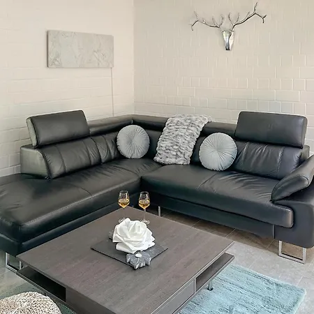 2 Bedroom Stunning In Lichtenberg *